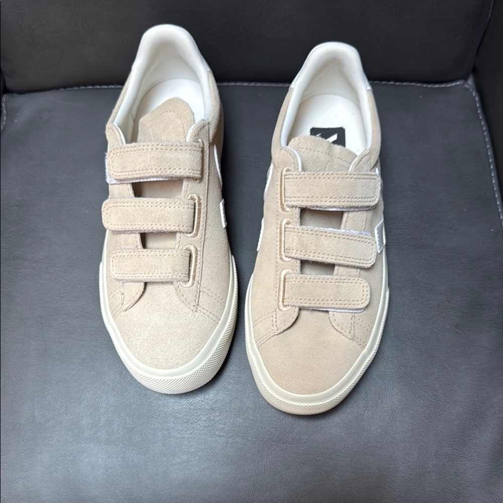 Veía women  Tan suede Velcro Sneakers